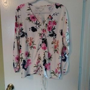 *3/$20 NWT Floral Top with Drawstring, Size 2X